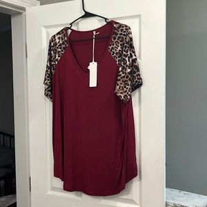 Burgundy/ cheetah top. NWT. 2xl